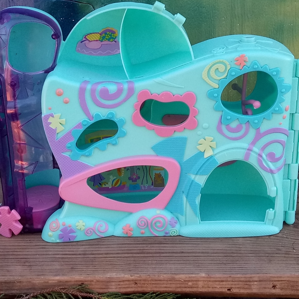 My Littlest Pet Shop playful paws pet daycare